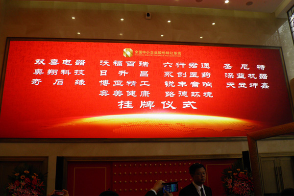 悬臂式缠绕包装机 悬臂式缠绕包装机