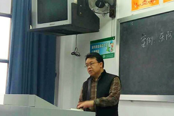 深蓝机器公司领导为高校学生授课 深蓝机器公司领导为高校学生授课