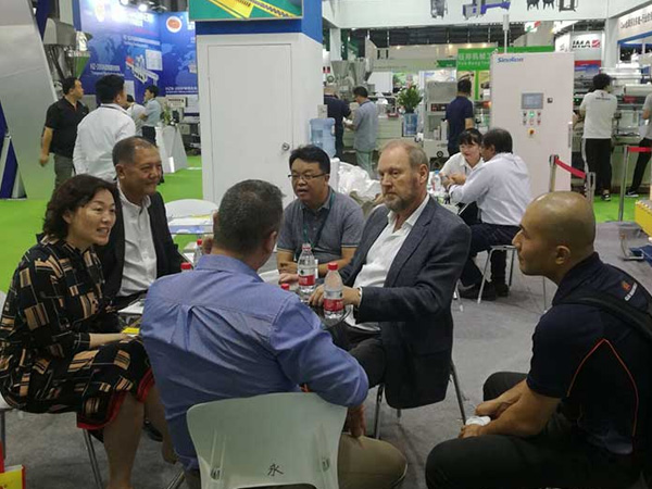 托盘缠绕包装设备 托盘缠绕包装设备